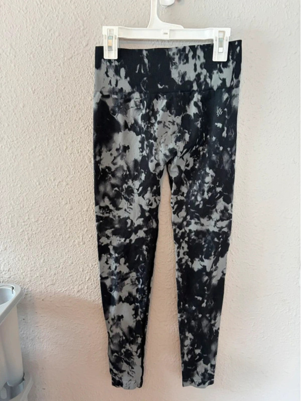 Lycit seamless black/grey dye leggings bum scrunch size XS
